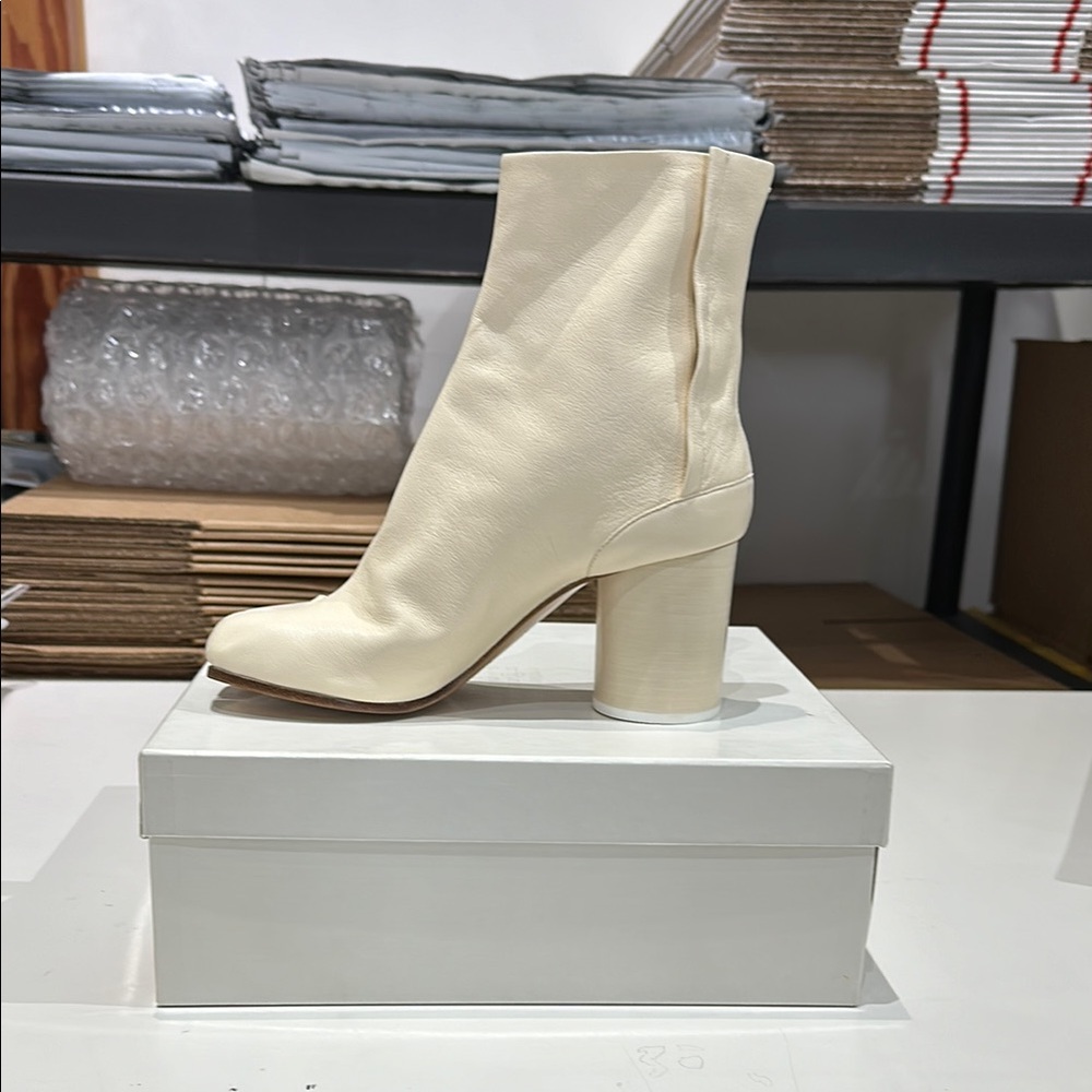 Maison Martin Margiela Cream Tabi Boots Size 40 IT 9.5 US